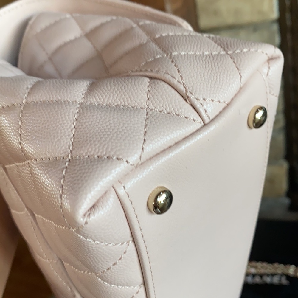 ⛔️SOLD ⛔️ EUC Auth. Chanel 21A flap bag w handle - light pink - Picture 12 of 12